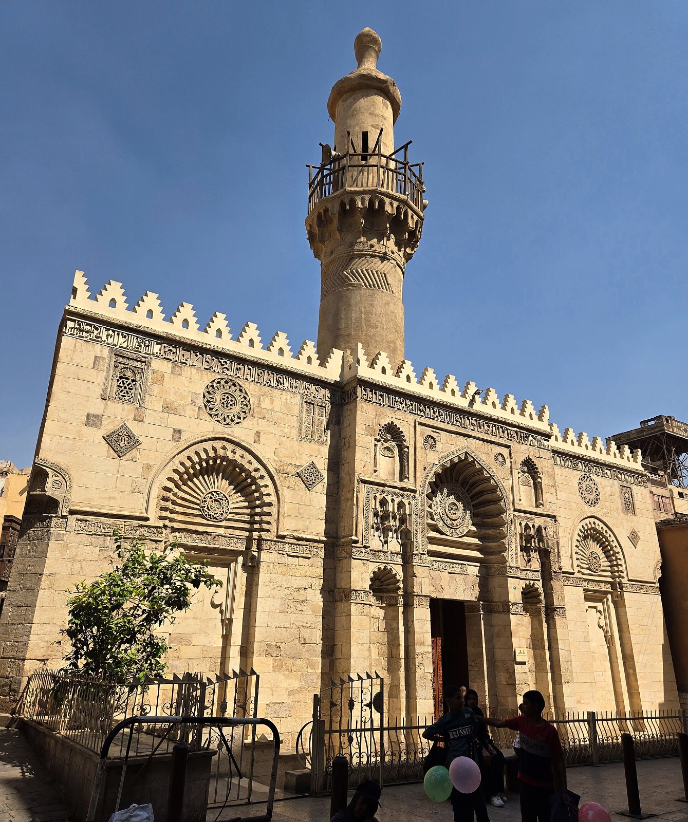 الجامع الأقمر، صورة مرجعية من ويكيميديا كومنز