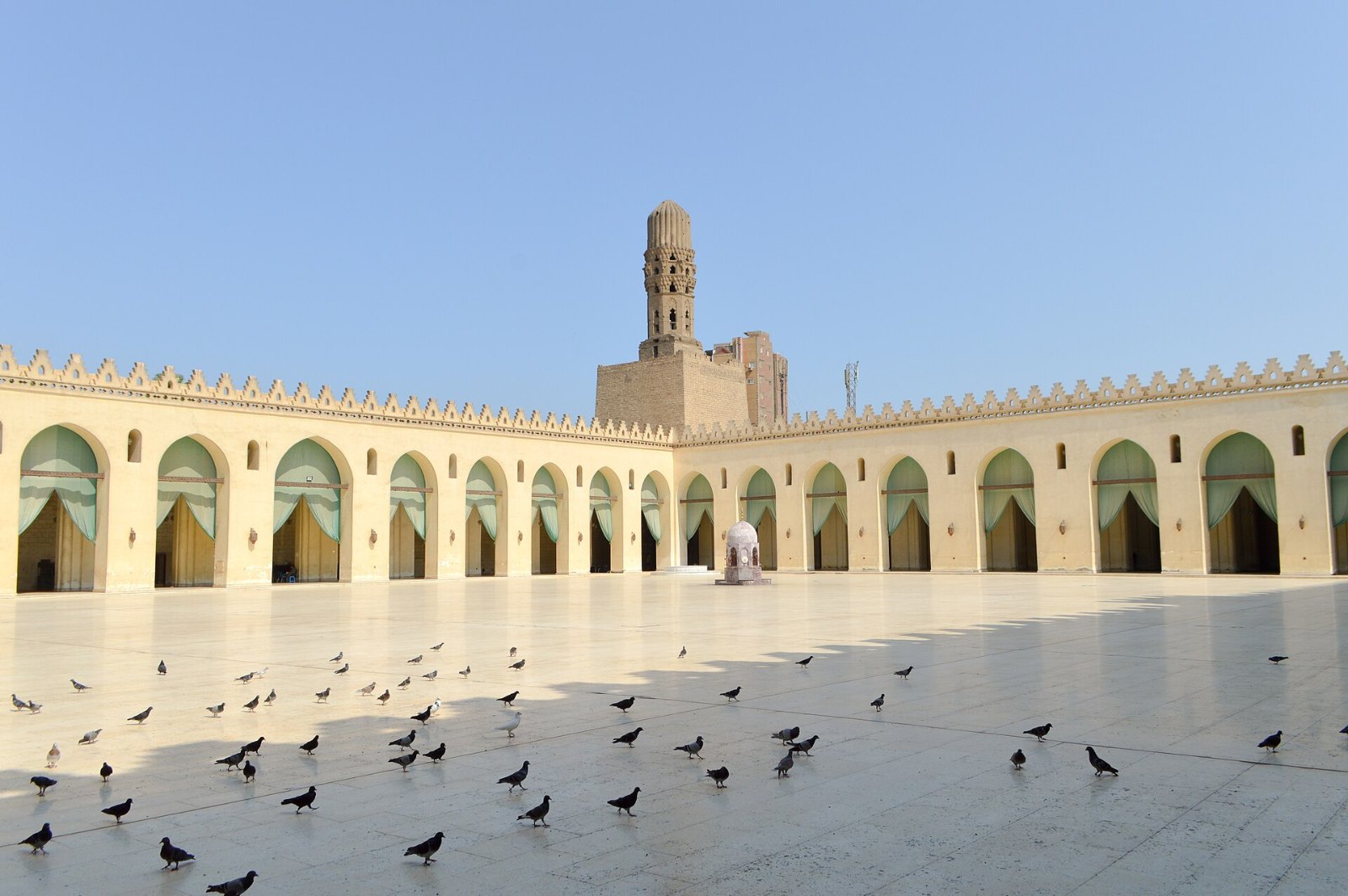 صحن جامع الحاكم بأمر الله