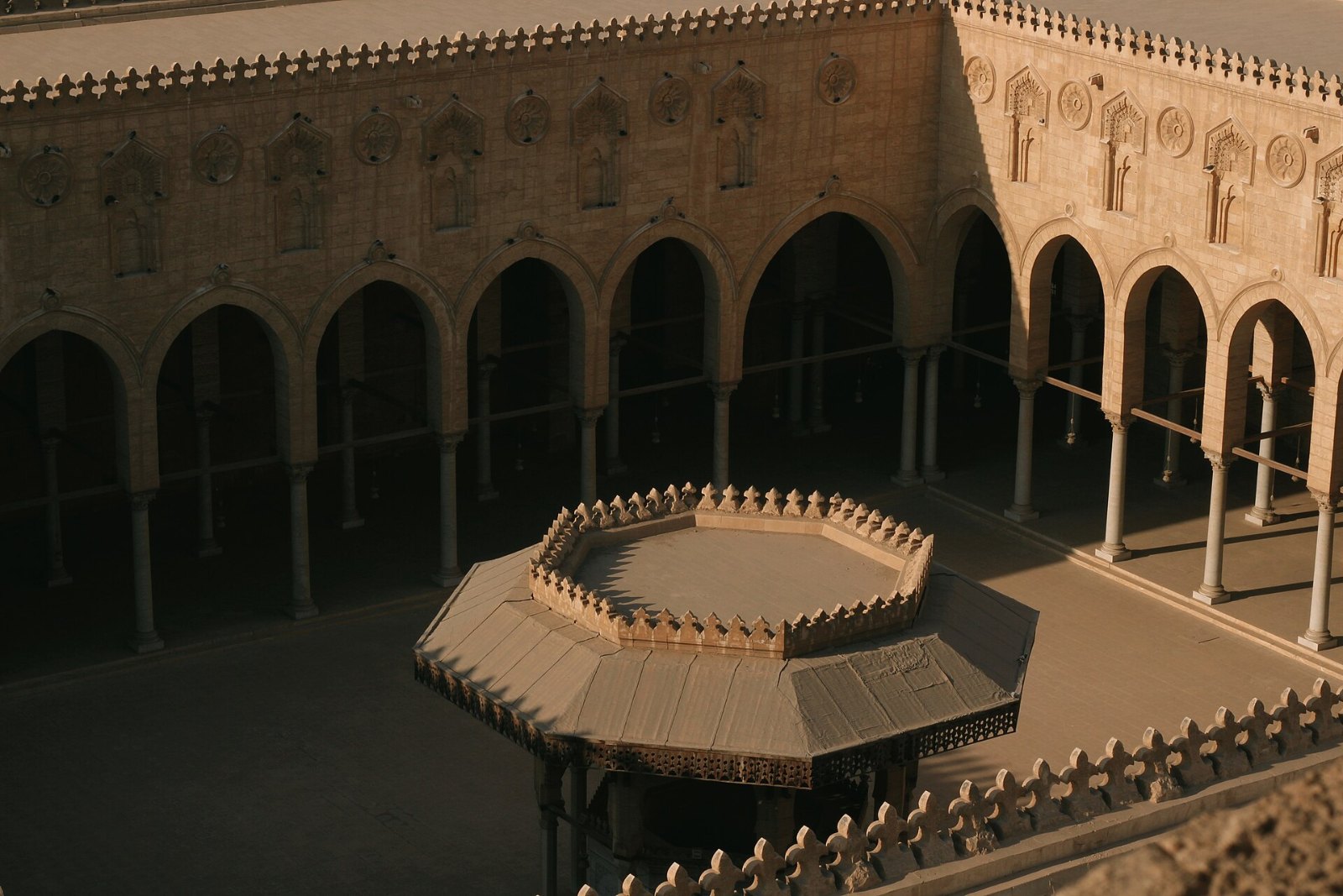 صحن جامع المؤيد شيخ