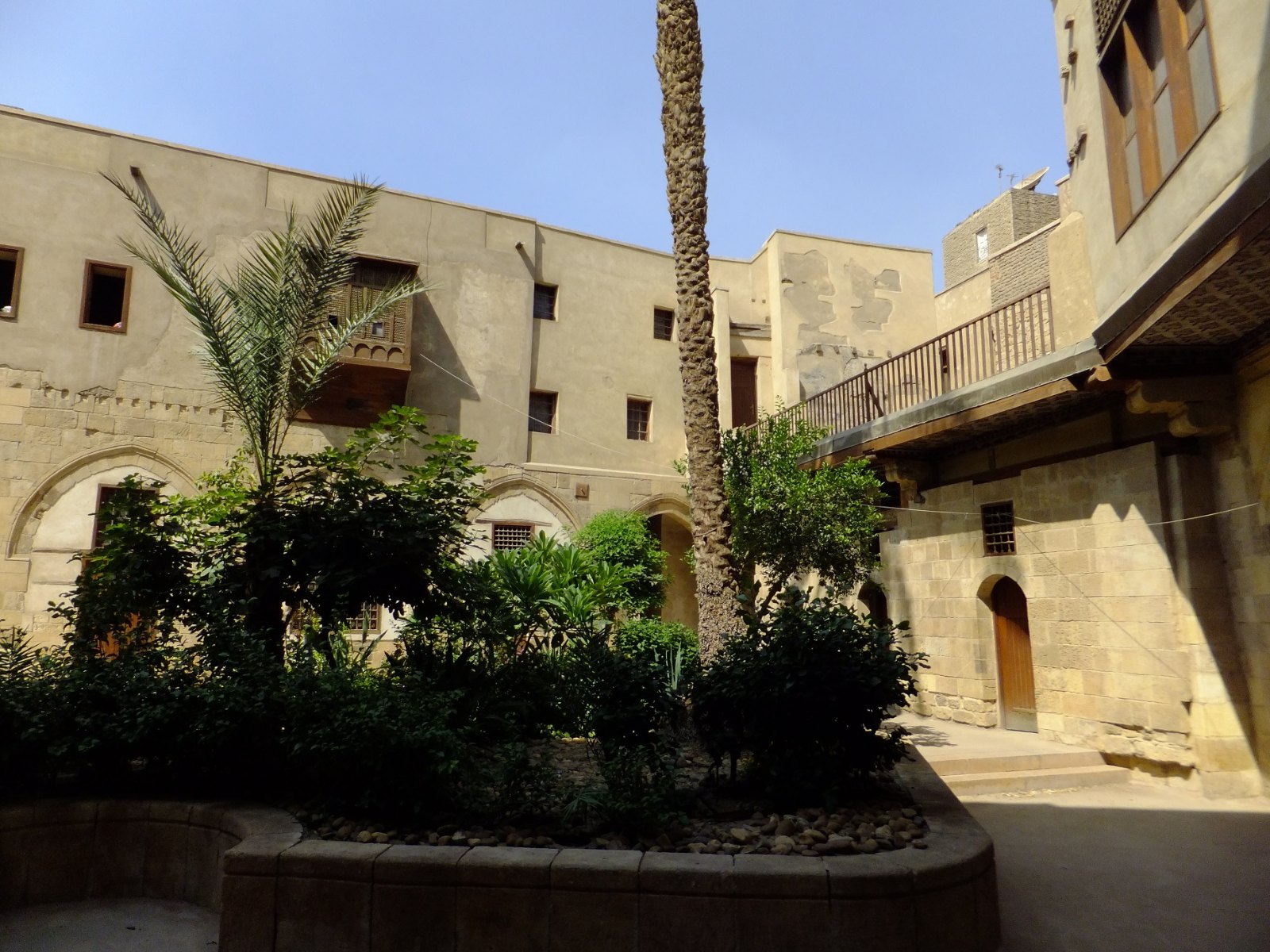 صحن بيت الرزاز