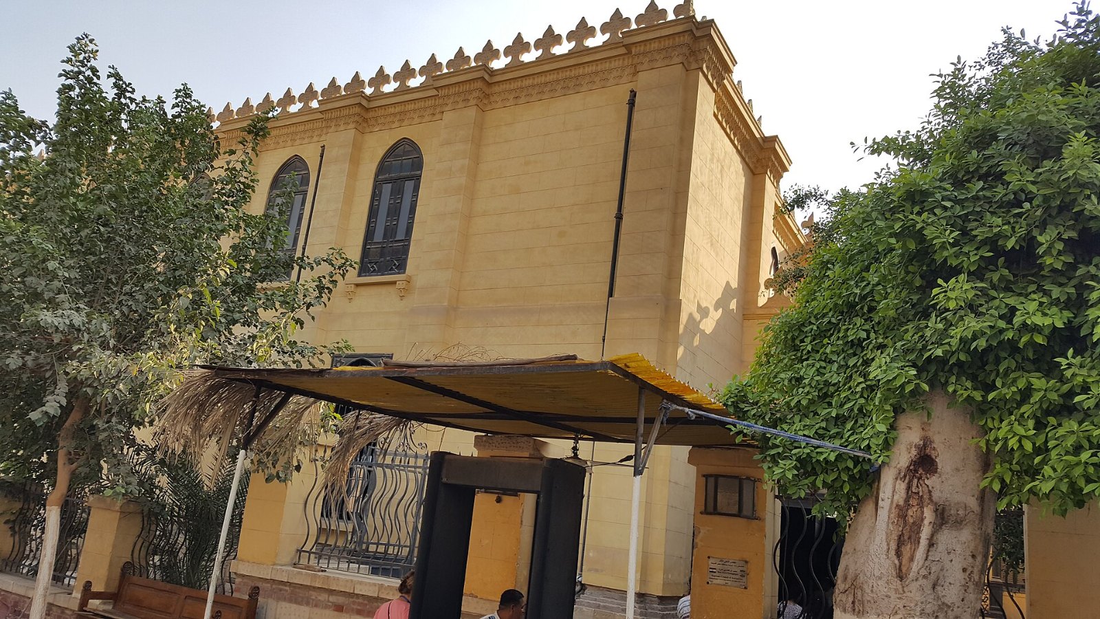 مشهد من معبد بن عزرا