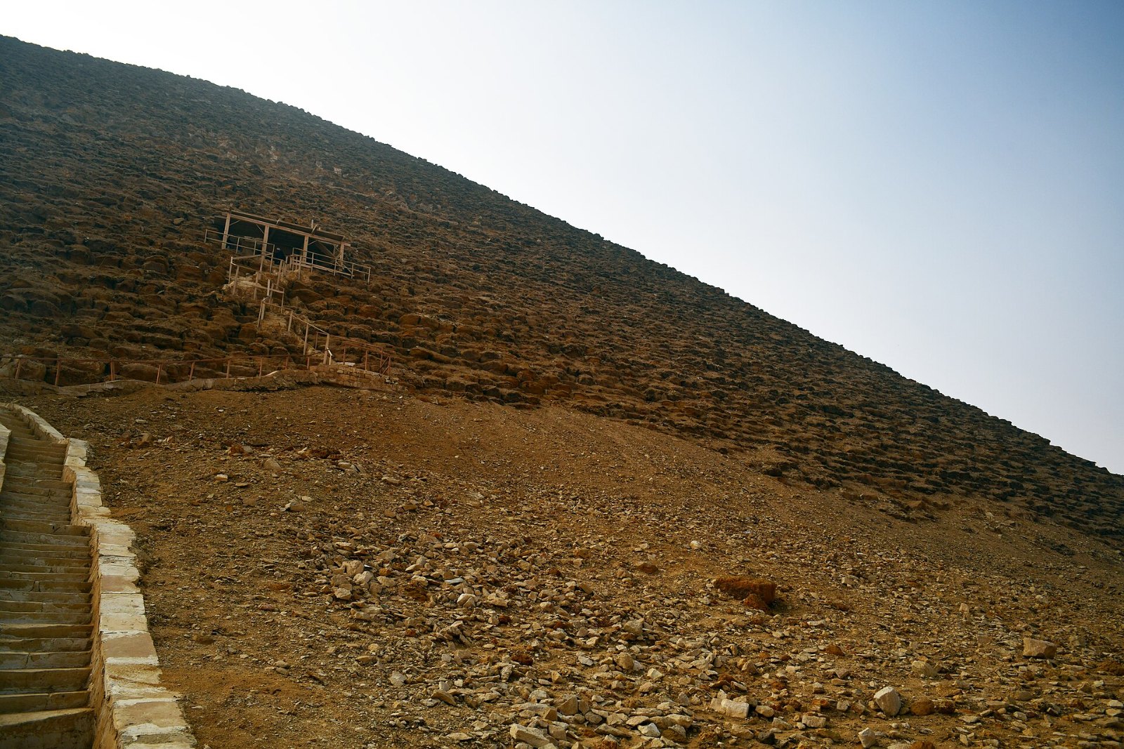 مشهد من أهرامات دهشور