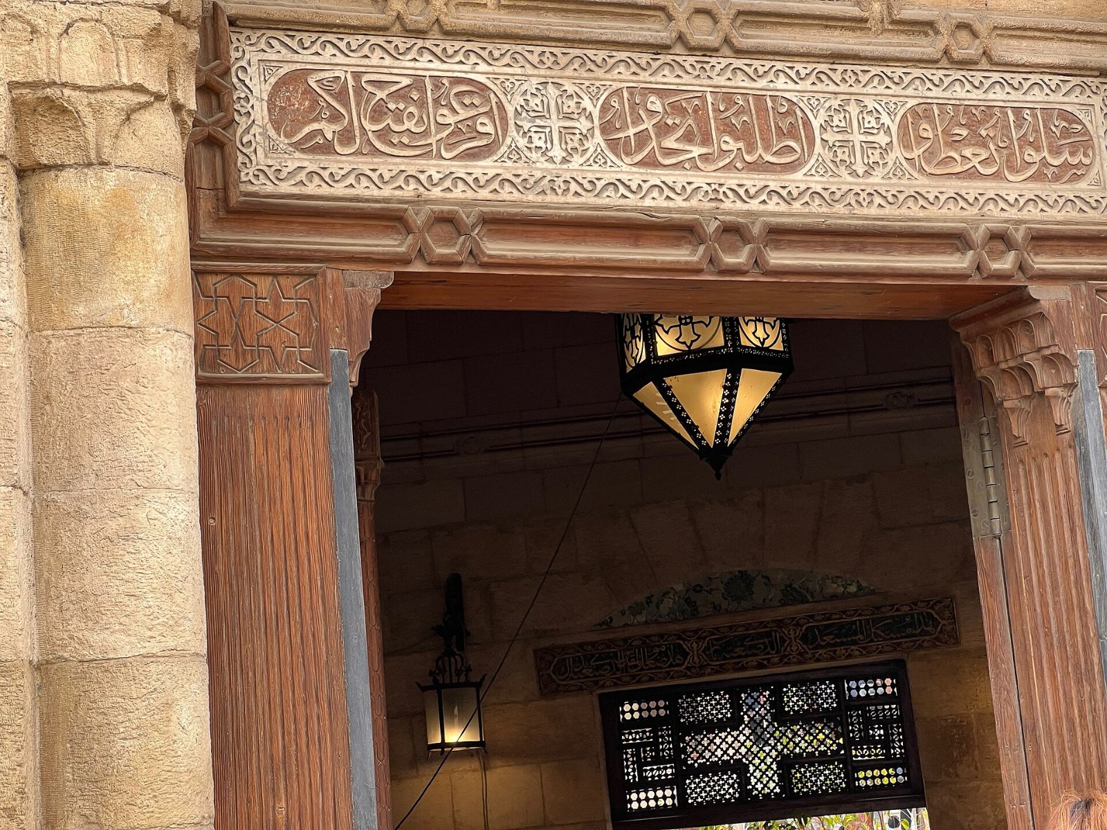 مشهد من الكنيسة المعلقة
