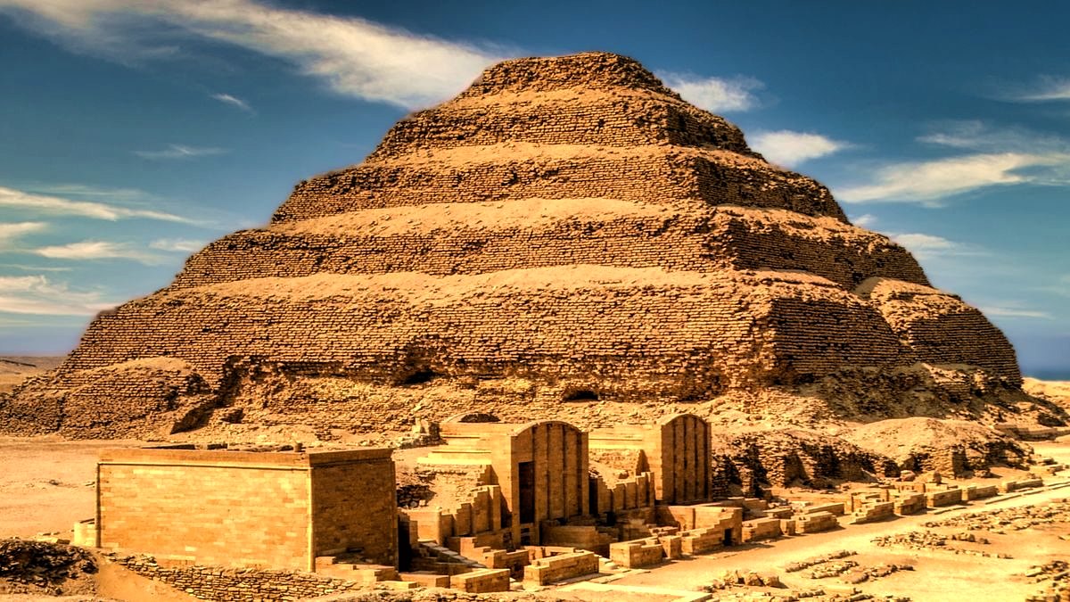 سقارة وهرم زوسر المدرج