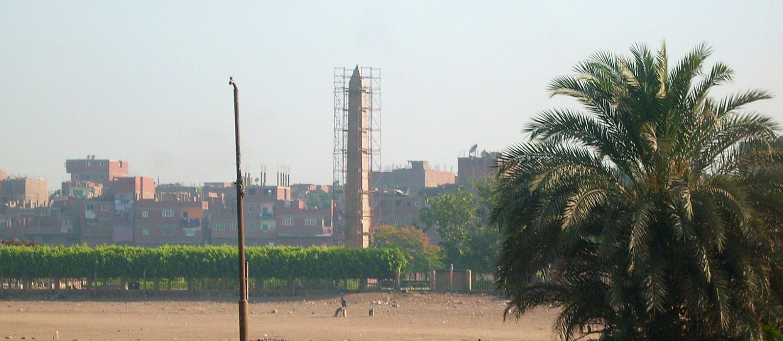 مشهد من مسلة سنوسرت الأول بالمطرية