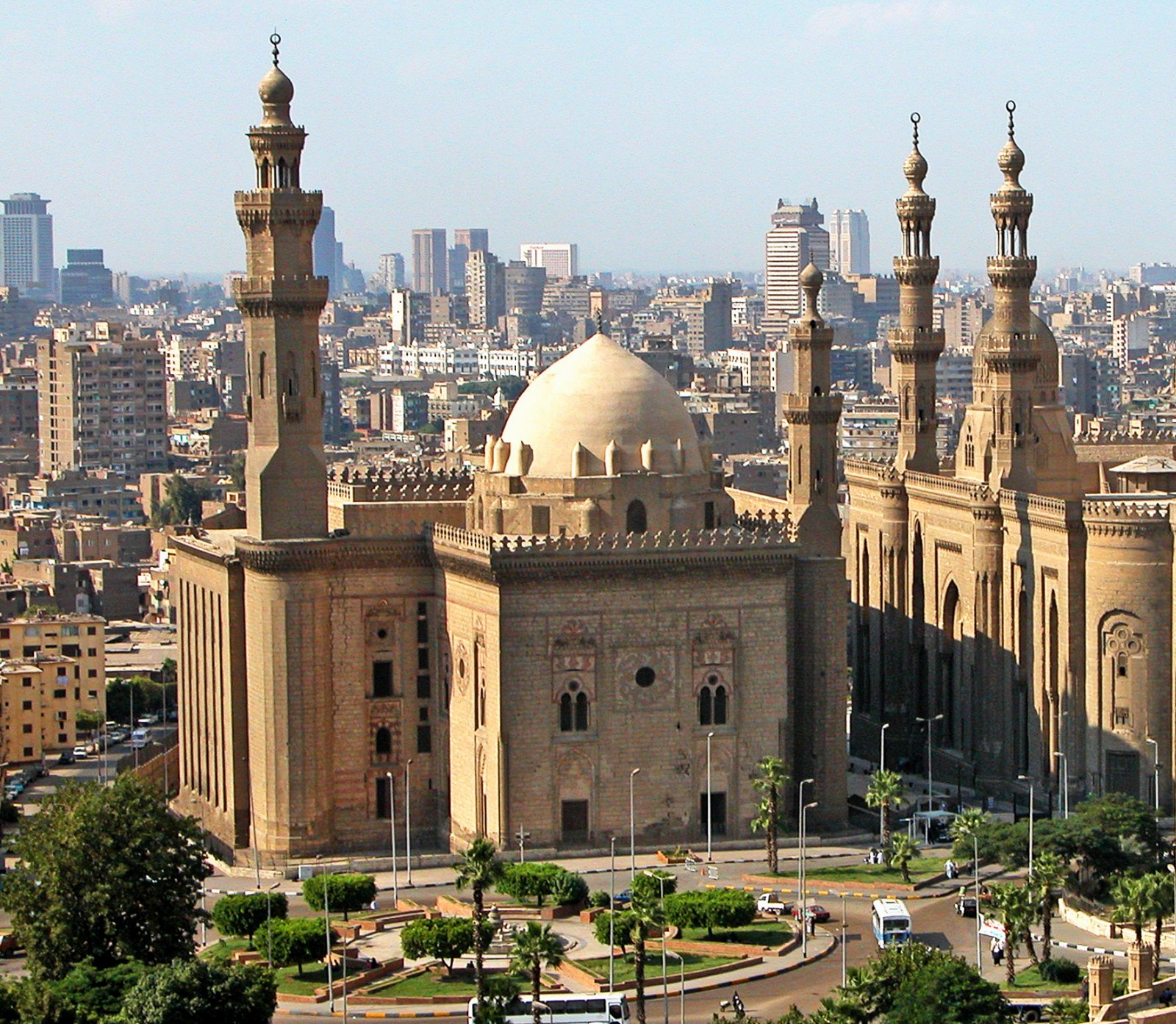 مسجد ومدرسة السلطان حسن، صورة مرجعية من ويكيميديا كومنز